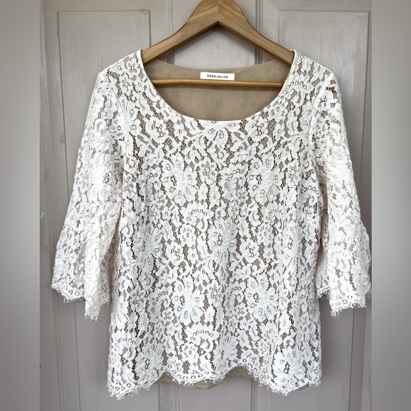 Rose + Olive Tops - Rose + Olive Lace Bell Sleeve Top
Size: 1X